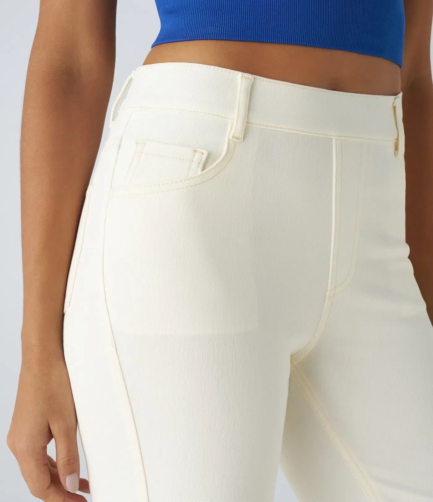 Bequeme Hose mit Hohem Bund und Elastischem Material