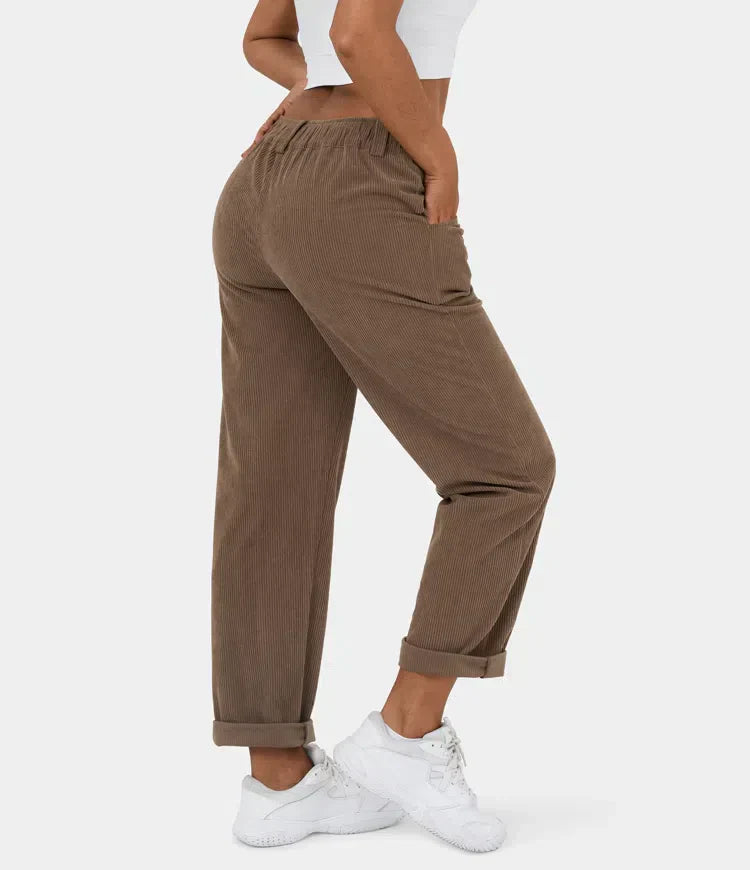 Figurbetonte Relaxhose mit weitem Bein