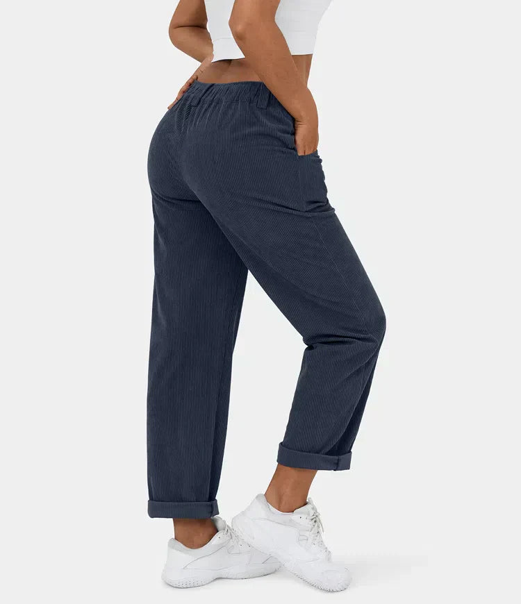Figurbetonte Relaxhose mit weitem Bein