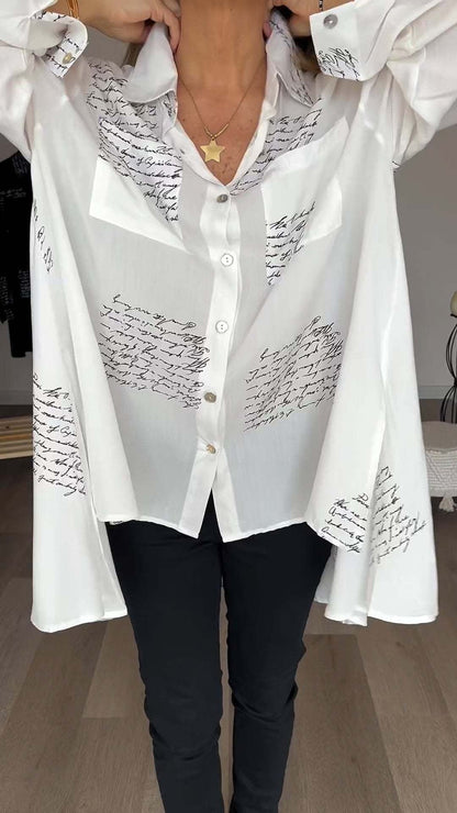 Button-Up Chemise mit handschriftlichem Design