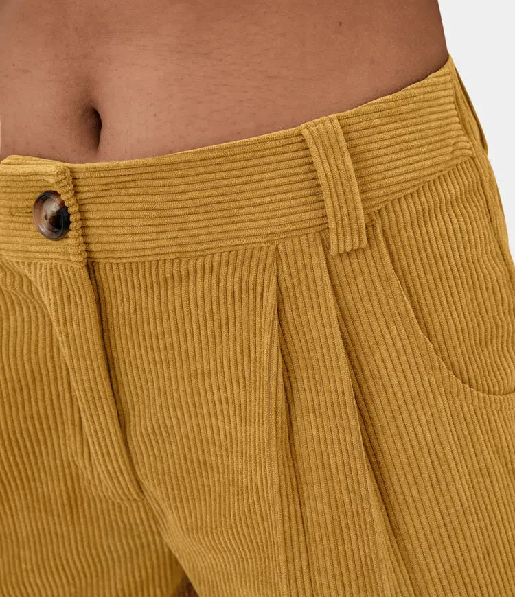 Figurbetonte Relaxhose mit weitem Bein