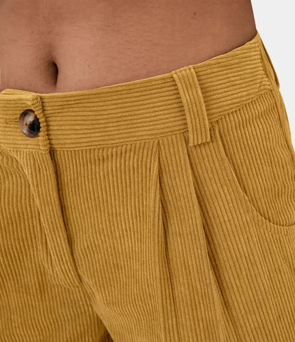Figurbetonte Relaxhose mit weitem Bein