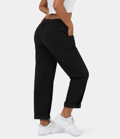 Figurbetonte Relaxhose mit weitem Bein